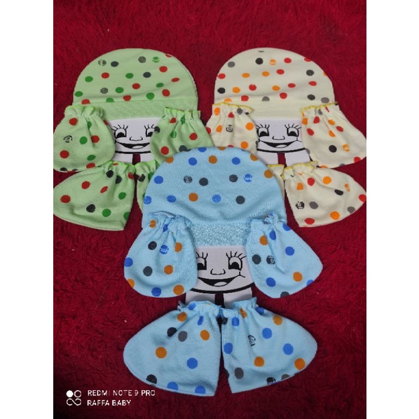 SETT TOPI + SARUNG TANGAN &amp; SARUNG KAKI BAYI MOTIF POLKADOT