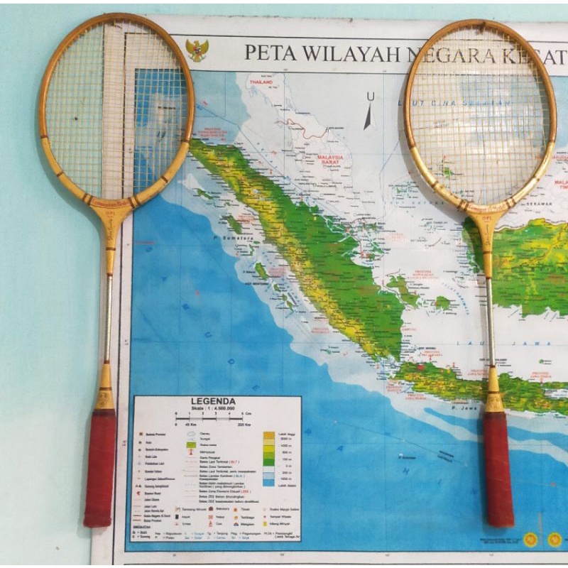 Raket Badminton Kayu Asli Antik
