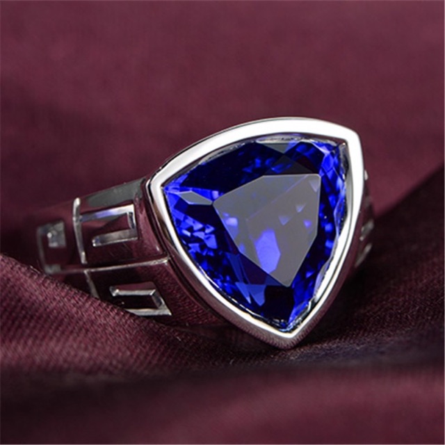 Cincin King Safir Blue Triangle Ring Warna Perak Bahan Tembaga