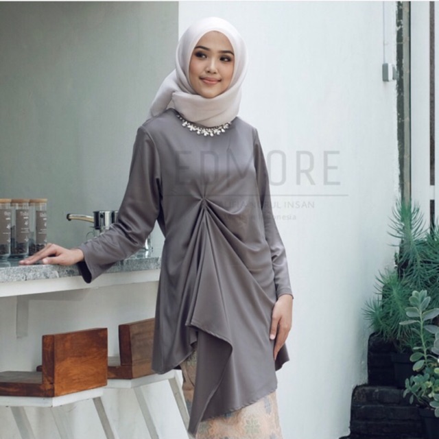 Auburn . Tuniche by Edmore