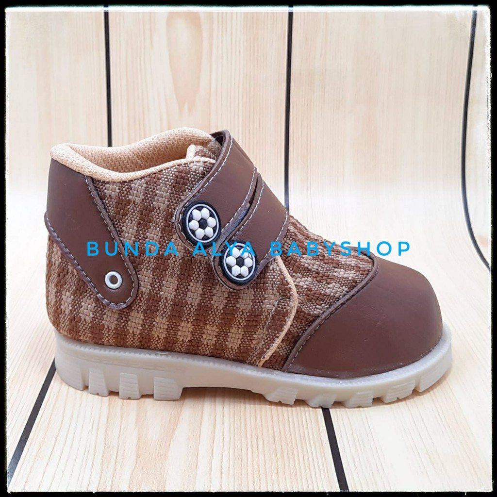 Sepatu Boots Anak Laki Laki Usia 1  Tahunan Size 22 COKLAT MUDA - Sepatu Boots Anak Laki Kotak