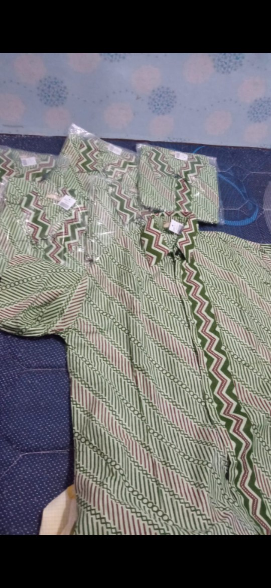 Batik Trusmi Hem Batik Pria Lengan Pendek Motif Parang Kecil
