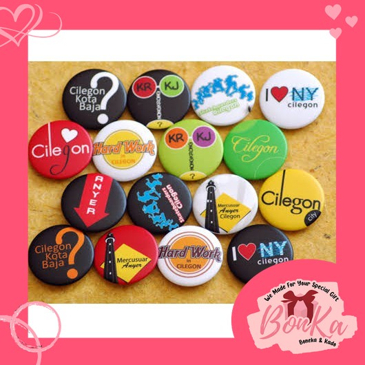 

PIN 55 mm Laminasi KULIT JERUK LOGO KAMPUS Universitas Murah FOTO Peniti Wisuda Sekolah Terlaris