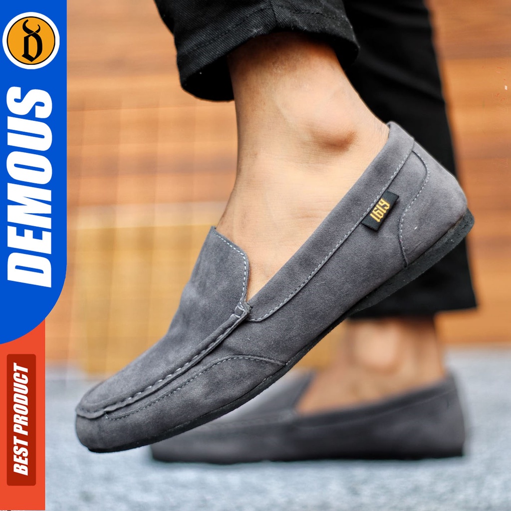 DEMOUS - Sepatu Casual Slip-On Hitam Pria Kerja