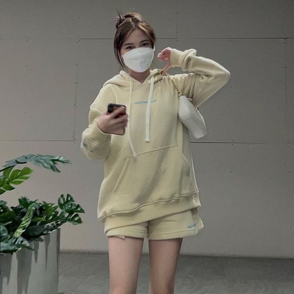 Pluffyschoice x Holywings PLUFFY Bar Logo Pullover Hoodie Wanita-1