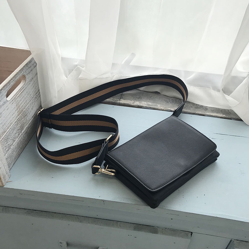 JANE - KOREAN SIMPLE SLING BAG WITH STRIPE STRAP / TAS SELEMPANG HITAM POLOS