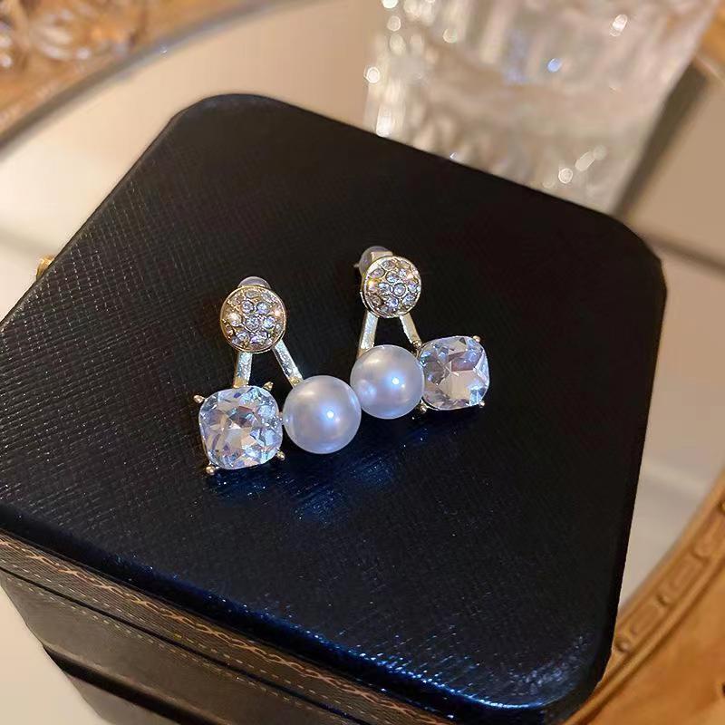 Anting Stud Bentuk Persegi Aksen Mutiara Bahan Zirkon Gaya Vintage Untuk Wanita