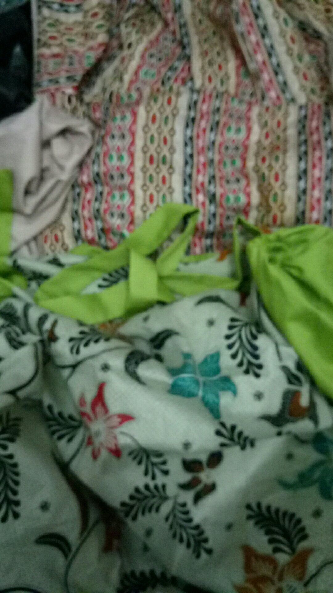 Atasan Batik Wanita Laurensia Potong Tengah 8831