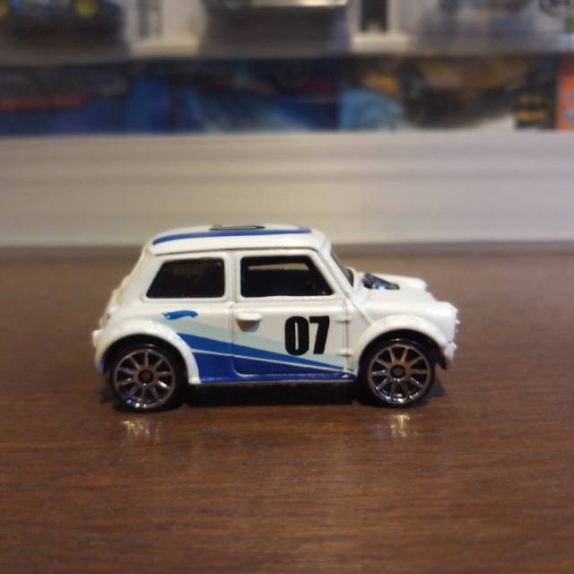 Hot Wheels Mini Cooper - Morris Mini - White Tampo 07 Loose