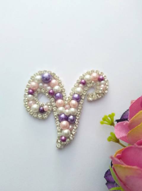 Bros huruf mutiara.bros initial.bros nama/bros nama/bros huruf/bros dada/bros cantik by dinova store-1