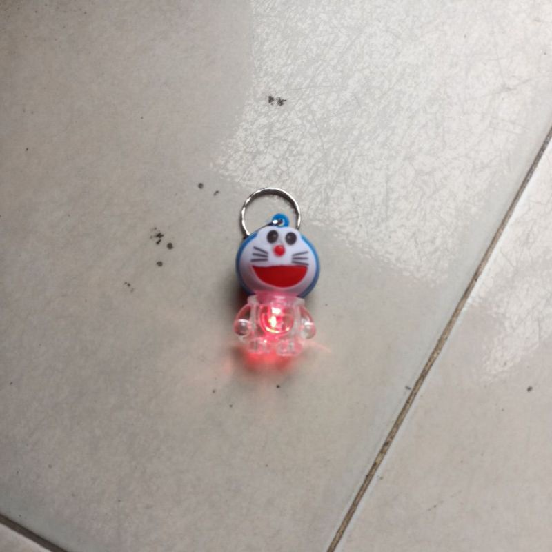 Gantungan Kunci lampu motif doraemon