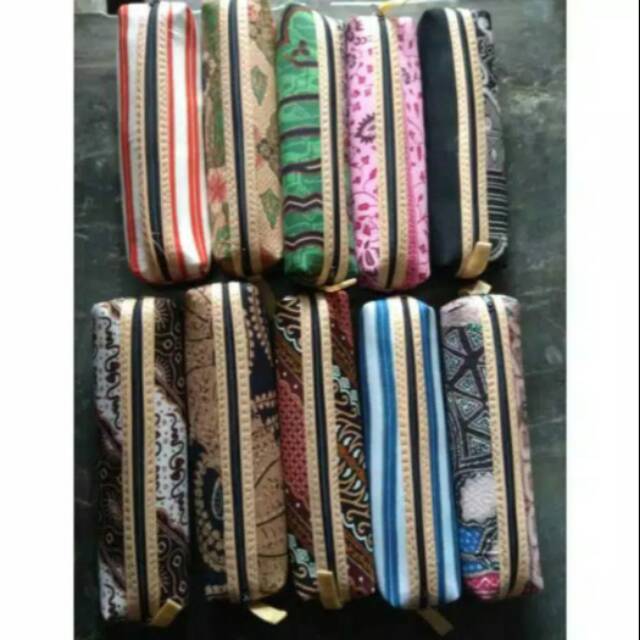 

SATU SET TEMPAT PENSIL DOSGRIP BATIK ISI 20 PCS UKURAN 20x5 cm - SOUVENIR MURAH KHAS JOGJA