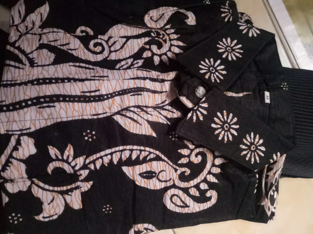 Kemeja Batik Motif Keris