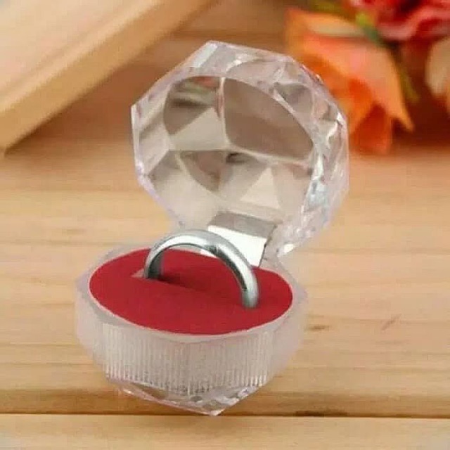 Tempat Cincin / Box Cincin / Kotak Cincin Kristal Akrilik Mika Simple Elegan Lucu