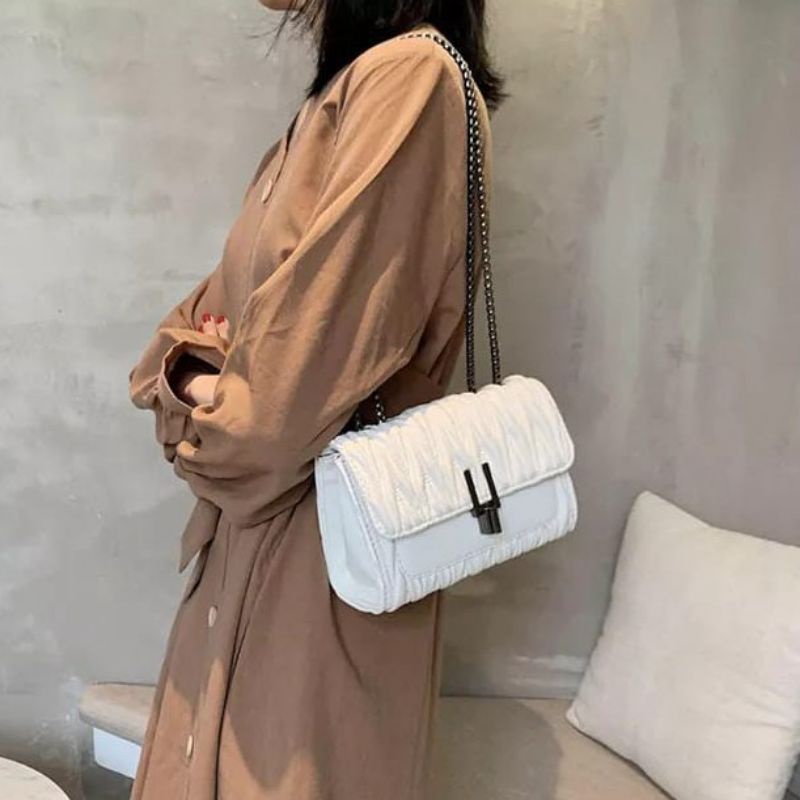 PRELOVED TAS SELEMPANG WANITA WARNA PUTIH