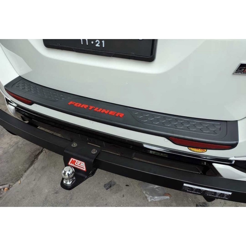 sillplate fortuner tulisan merah