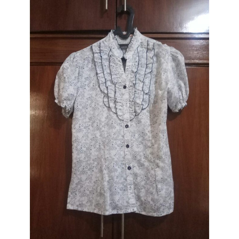 (PRELOVED) KEMEJA PUTIH WANITA MOTIF BUNGA