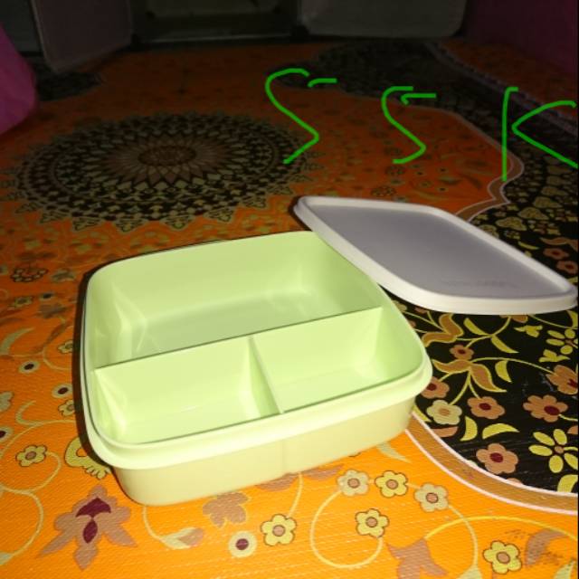 Tempat makan anak Tupperware