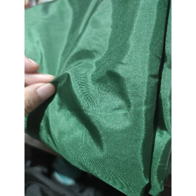 bahan kain satin saten peles hijau botol bendera furing dekor dekorasi background murah yard gulung