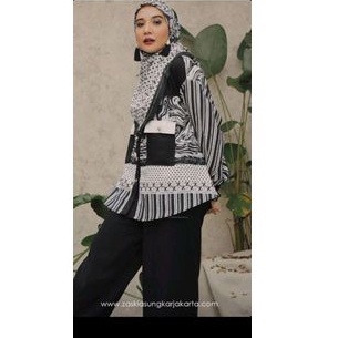 Kalea Blouse Zaskia Sungkar Size M