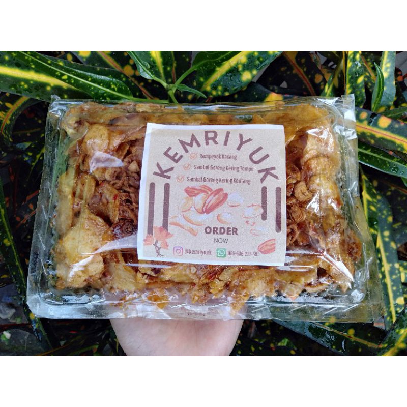 

SAMBAL GORENG KERING KENTANG ENAK, RENYAH, DAN MURAH