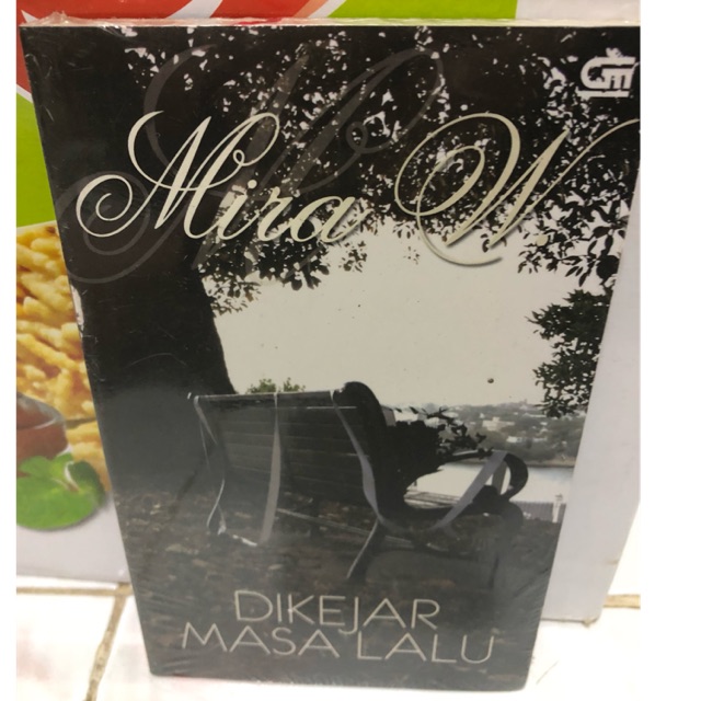 Novel dikejar masa lalu by mira w