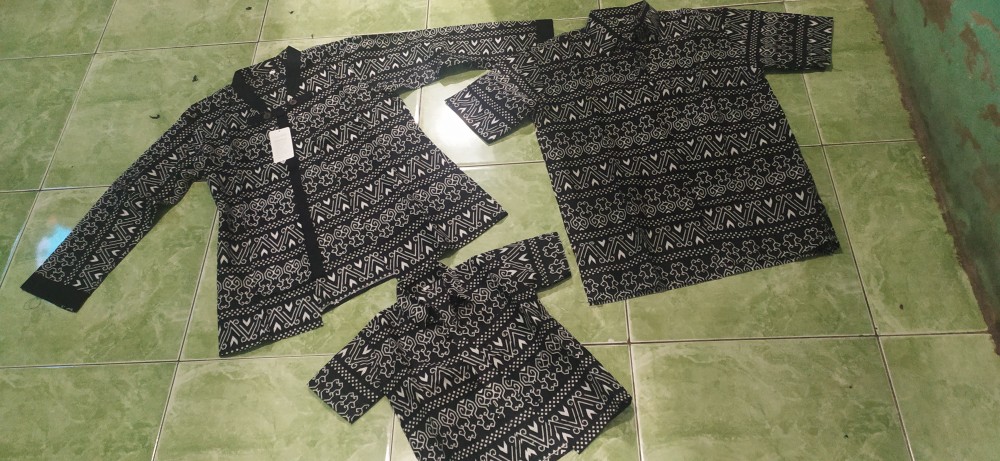 Sadana - Couple Atasan Ayah Anak Ibu Batik Monocrom Semut Sarimbit Seragam Keluarga