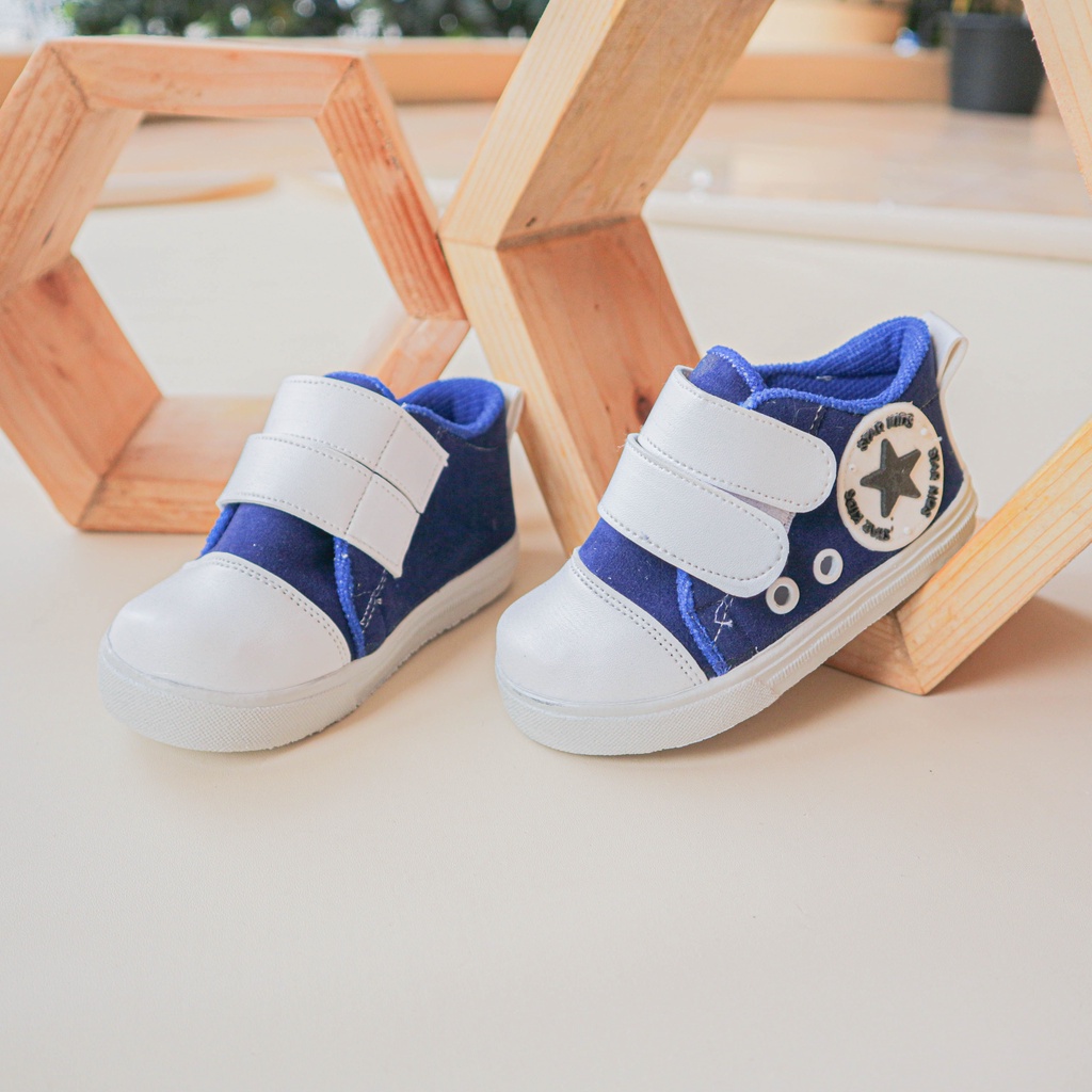 Sepatu Anak bayi Laki - laki / Cowok Usia 1 tahun - 3 Tahun / Bahan Bludru Motif Sepatu Kids Star