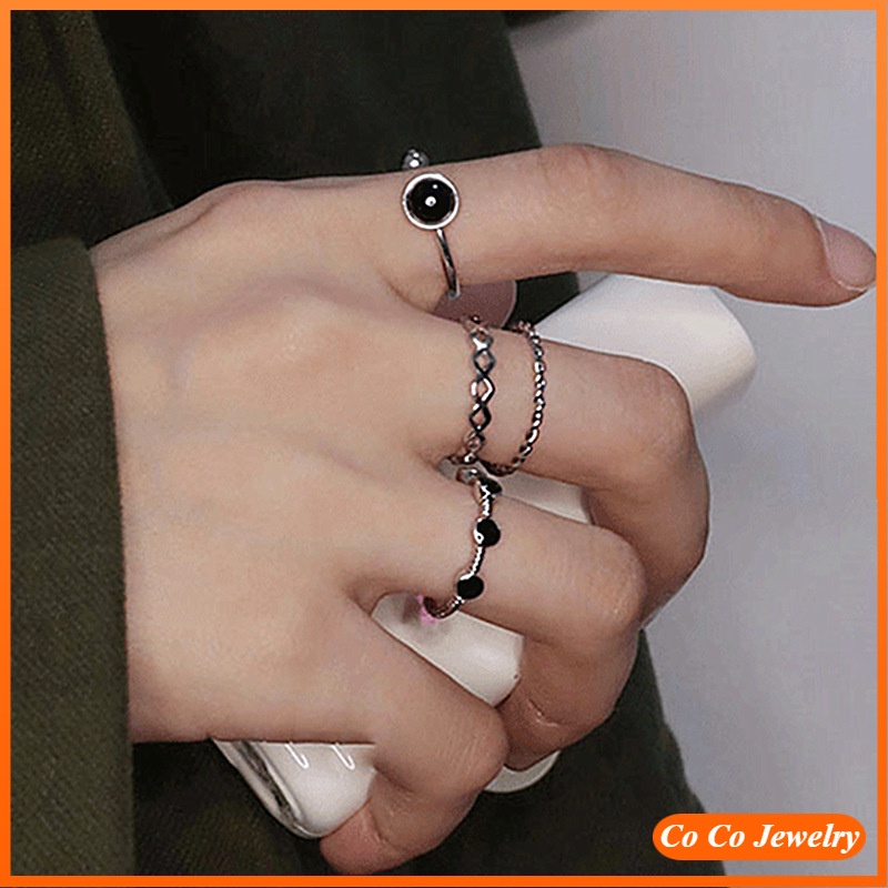 4Pcs/Set Korean Simple Design Black Rings for Women Girls