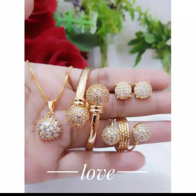 satu set perhiasan wanita motif bola gelang cincin anting kalung motif bola titanium gold 18k