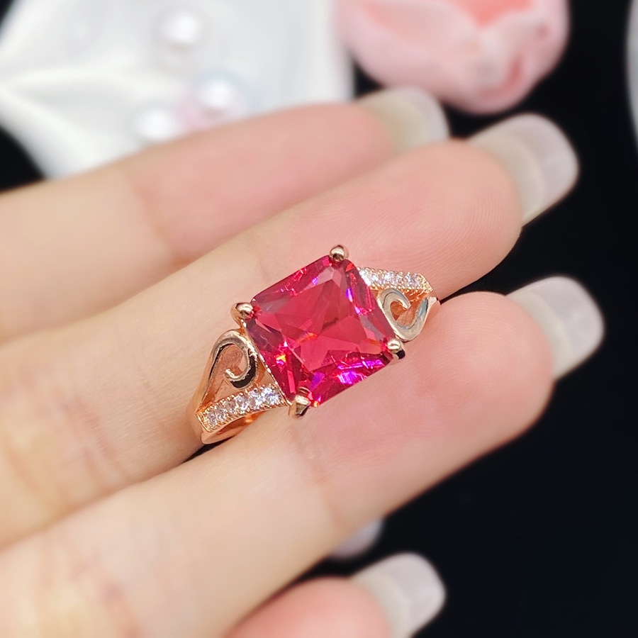 Cincin Berlian Kristal Ruby Rose Gold Bahan Titanium Steel Untuk Wanita