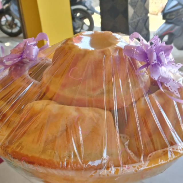 

Kue Blusder/bantet khas ketanggungan. Rasanya manis gurih