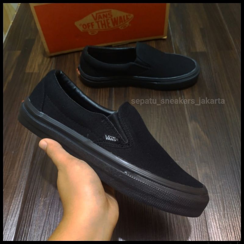 Sepatu V4NS Slip On Full Black