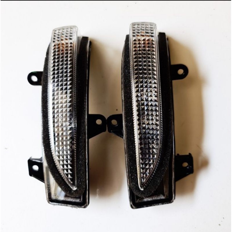Lampu Sein Spion Agya TRD ORI Sepasang