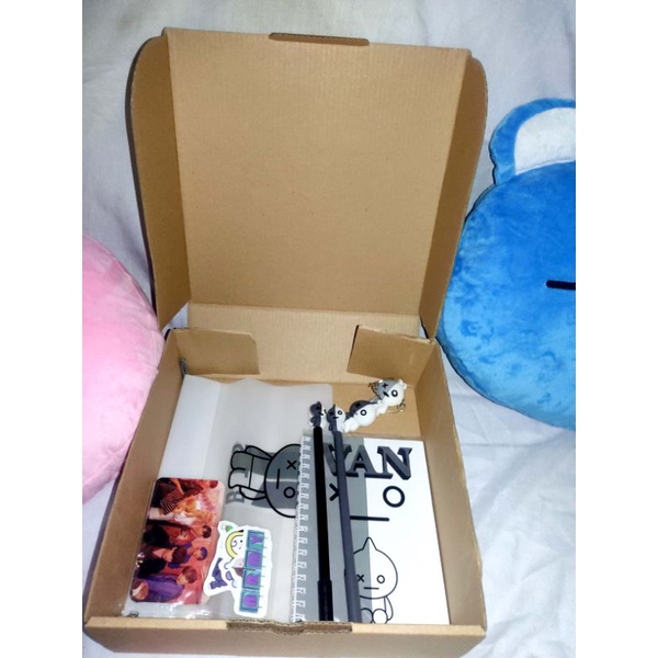 

Gift Box Bt21 (VAN) Unofficial