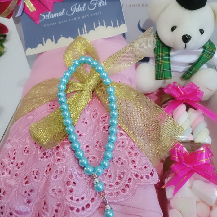 

HAMPERS- parcel lebaran idul fitri mukenah + boneka + mashmellow love + rainbow