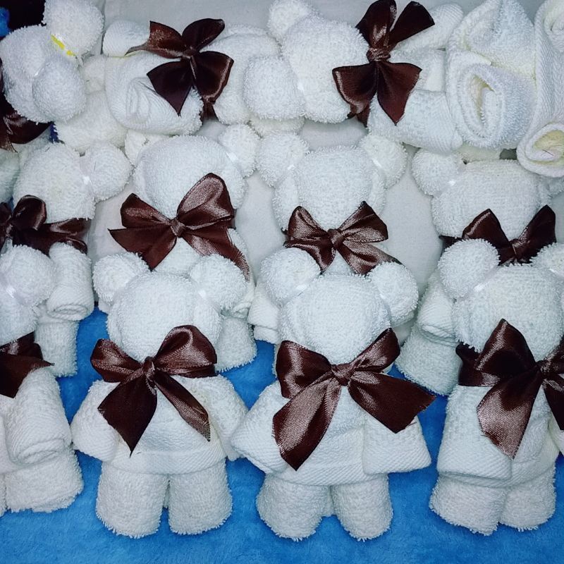 

handuk bentuk Teddy bear ukuran 30x30 hampers, kado.