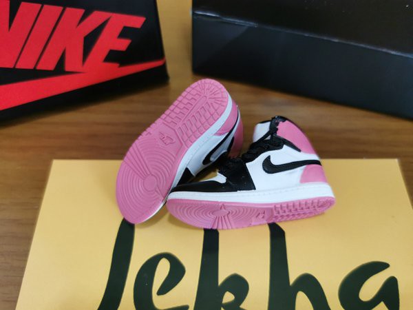 Air Jordan 1 RUST PINK - 3D Sneakers Keychain Gantungan Kunci