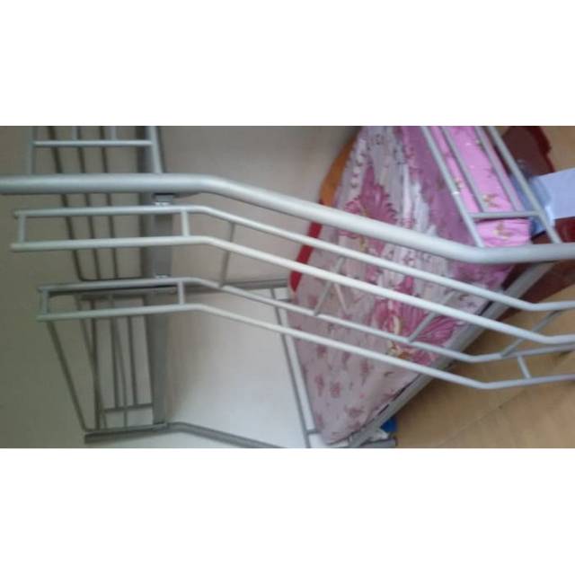 Tempat tidur besi 2 tingkat