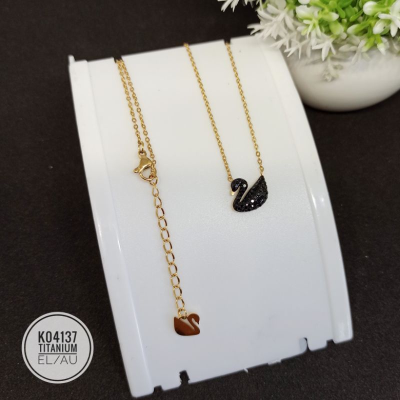 Kalung Titanium Angsa Zircon Hitam Kecil K04137