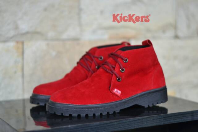 Sepatu boot wanita kickers