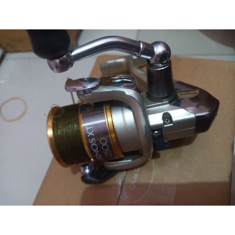 shimano aernos xt 2500 mulus , smoth jarang pakai