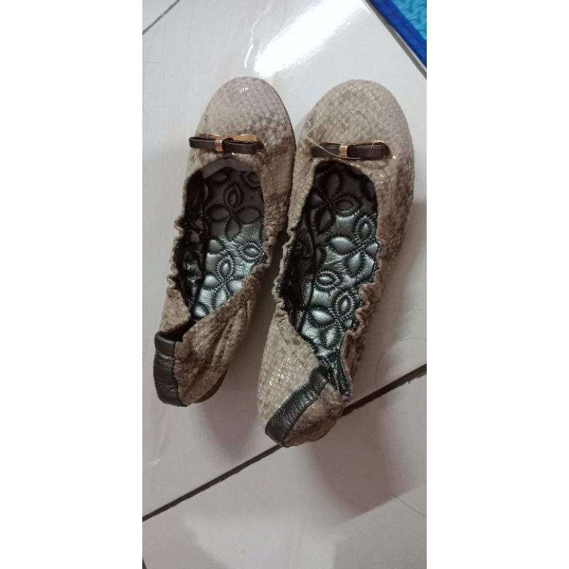 Sepatu Butterfly Twist 41
