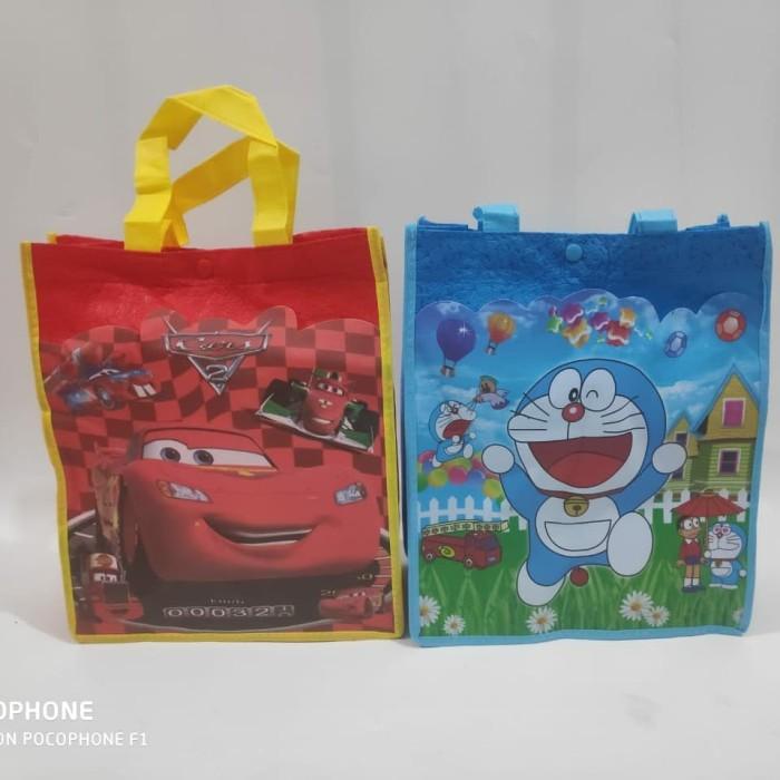 

Setsuko53.Jaya Goodie Bag Tas Tenteng Kantong Depan Kancing Karakter Anak