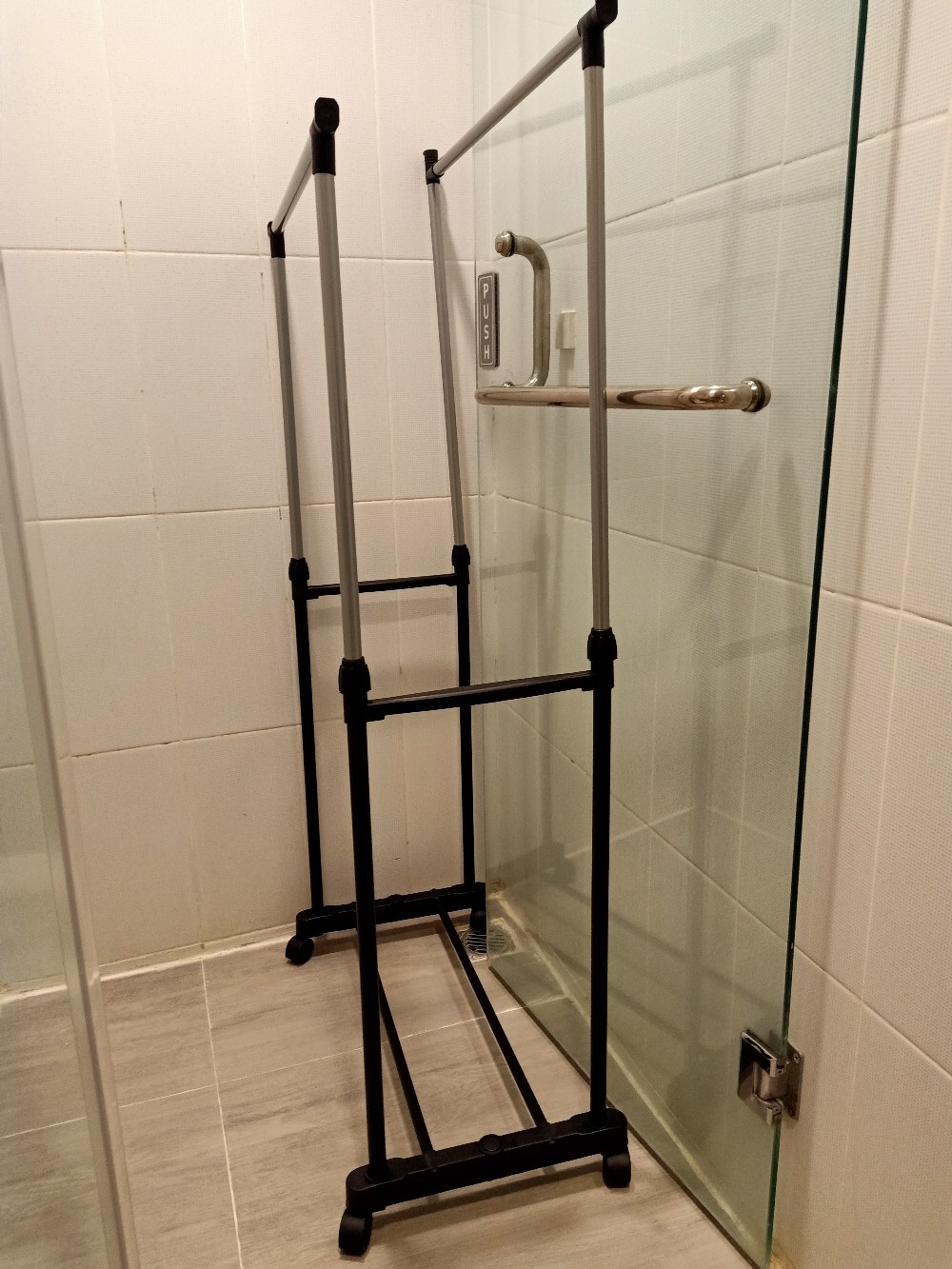Stand Hanger Ganda Portable Tanpa Lengan