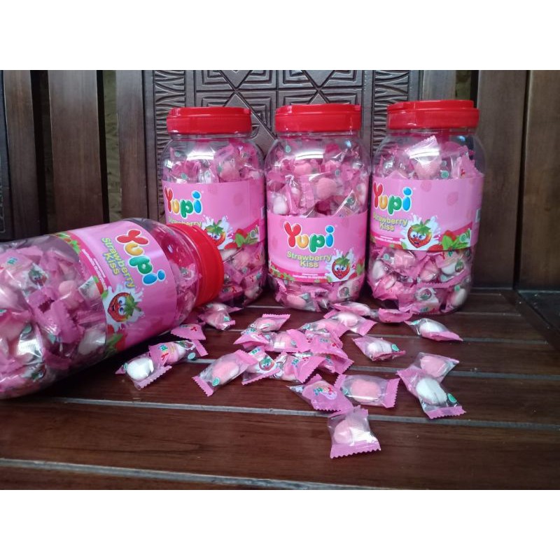 

yupi strawberry kiss