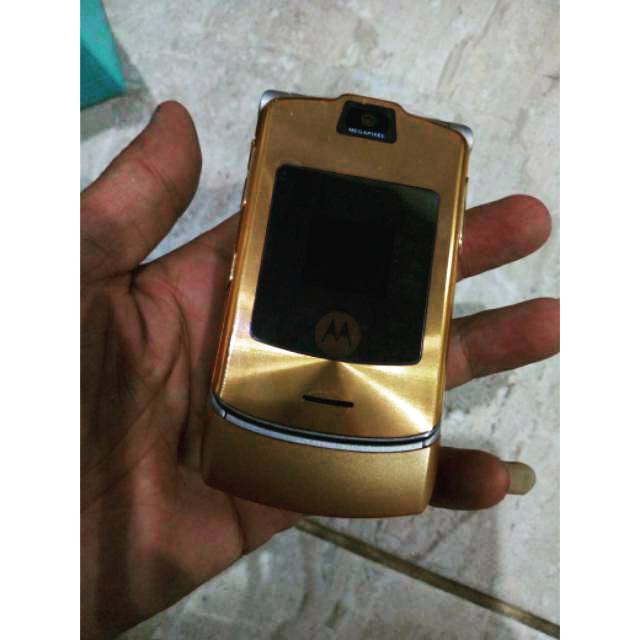 Motorola v3i gold adik nya v8