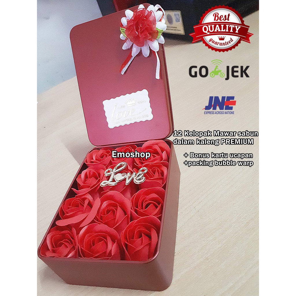 

12 kelopak mawar sabun dlm kaleng,kado ultah unik,kado anniv,souvenir