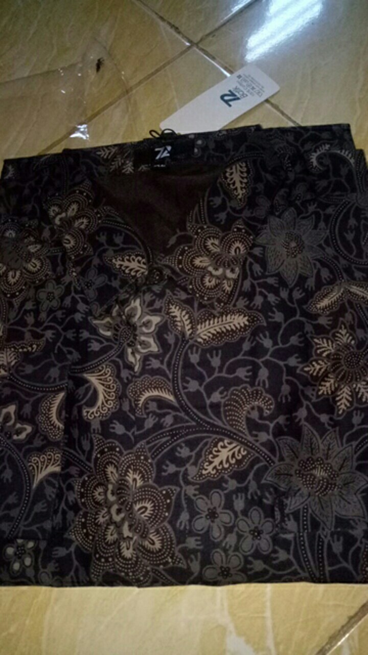 Kemeja Batik Pria Lengan Panjang Premium Motif Kembang Setaman Hitam 725159 Cap 72