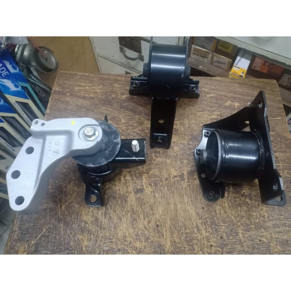 engine mounting Set Ertiga